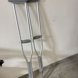 Medline Aluminum Crutches for Kids, Adults & Seniors, Walking Aid, 300 LB Weight Capacity,1 Pair, Fitting 5'2" - 5'10"