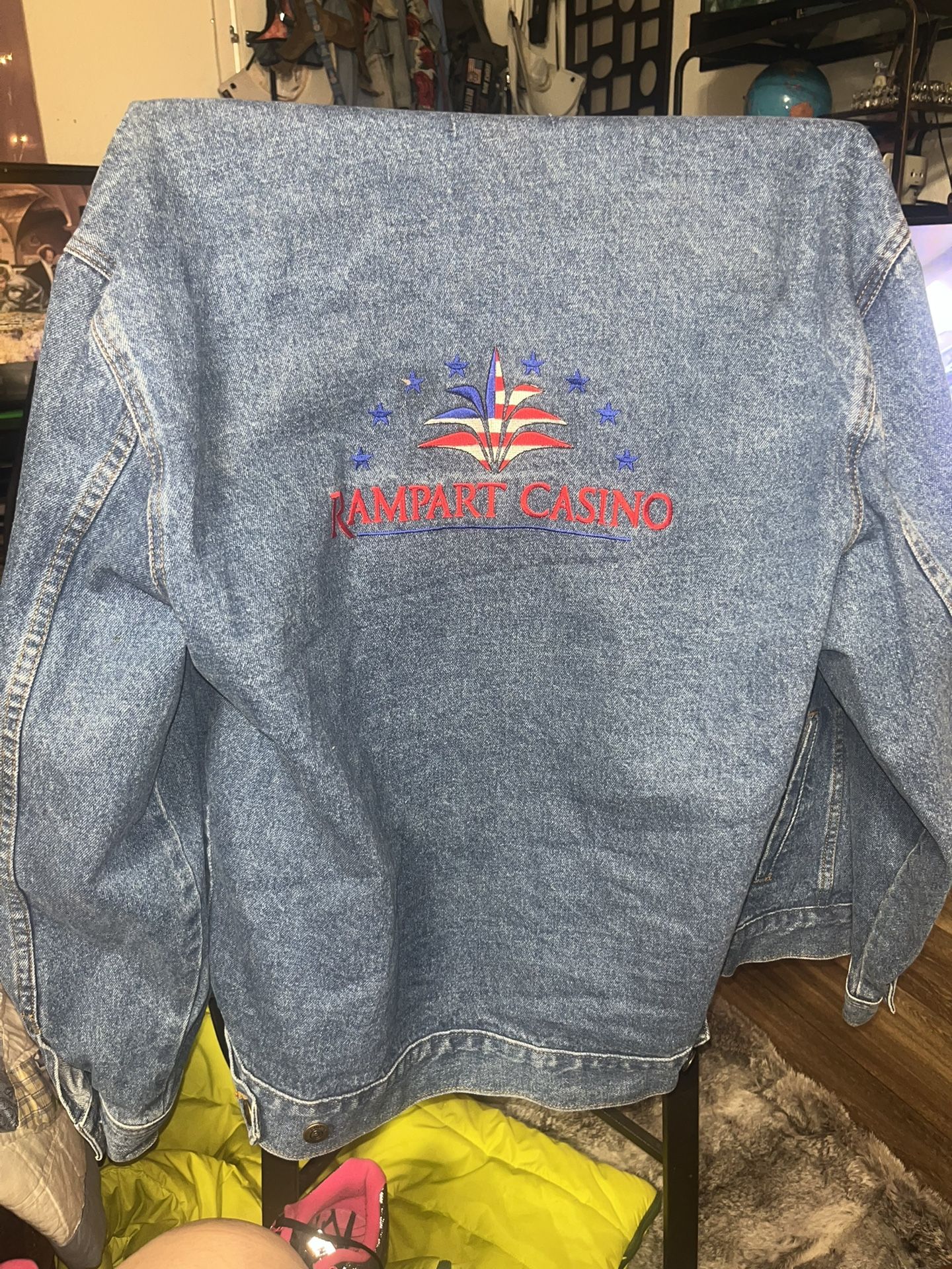 Preowned men’s L denim jacket by FIRST CHOICE. In great condition located Off lake mead & Simmons area asking $10