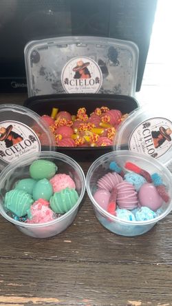 Candy grapes, candy fruit trays, mobile drinks.