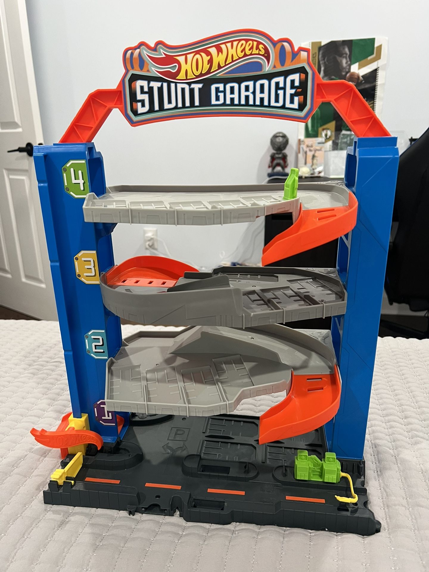 Hot Wheels City Stunt Garage Play Set