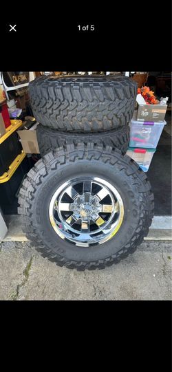Toyo Open Country and Moto Metal Wheels