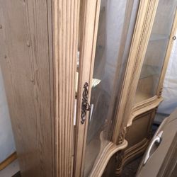 China Cabinets With Lights And Glass Shelves Nice Condition