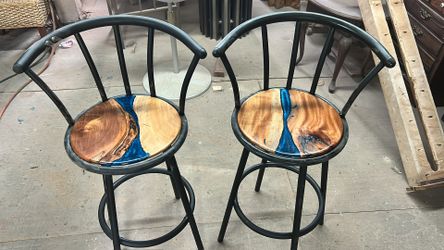 Sillas Con Fondo De Madera Y Epoxy