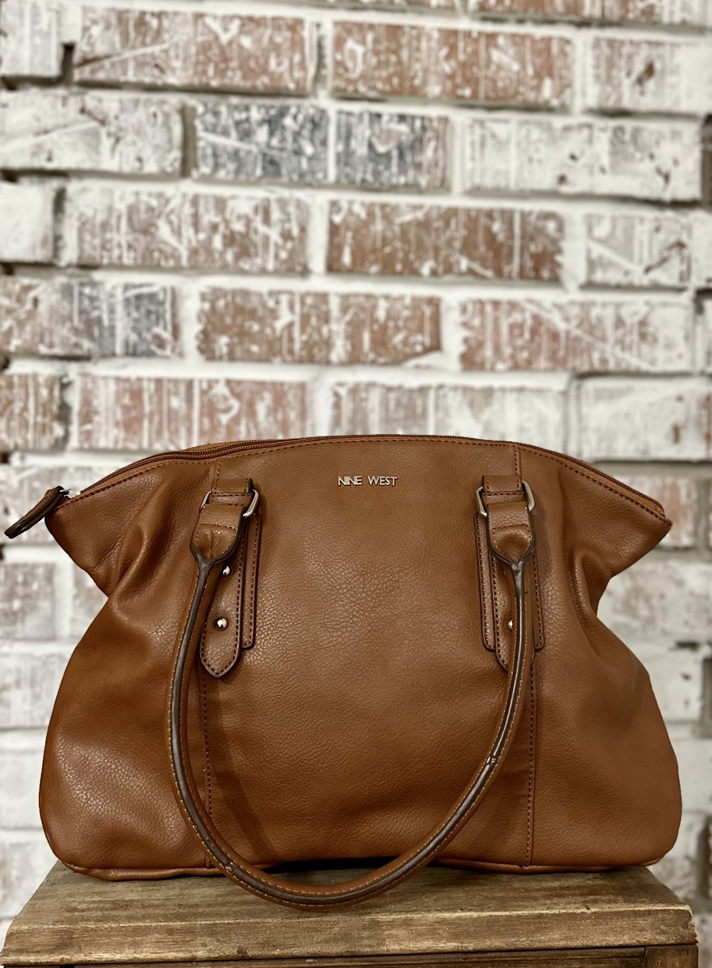 Nine West Shoulder Bag Brown Zip Up 15” With Pockets Purse Tan Interior