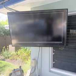 Hisense 55H9G 4K tv and TV Shield weatherproof container