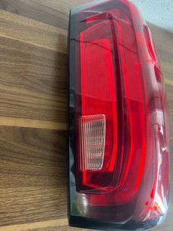 GMC Sierra 2019-2015 Tail light Passenger Side OEM