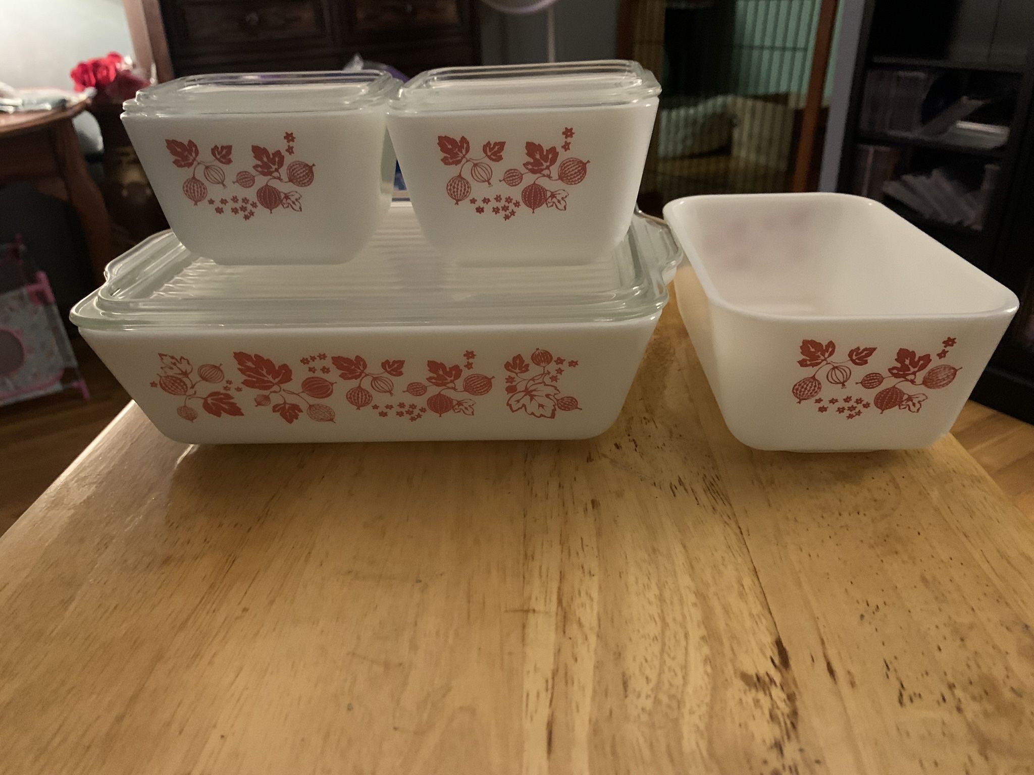 Antique Pyrex Casserole Dish