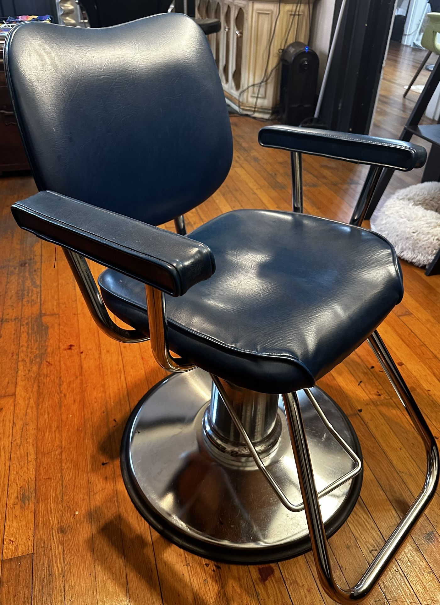 Salon Chair for Sale in St. Petersburg, FL OfferUp