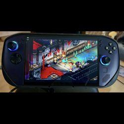 LIKE NEW: Lenovo Legion Go S Z1 Extreme (32GB RAM / 1TB SSD) – Dual-Booted (Windows 11 & Steam Deck OS) + D-Brand Killswitch Travel Case