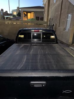 Tyger Tonneau Cover T1 Soft Rollup for 2004-2012 Chevy Colorado 5ft Bed