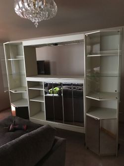 Excellent condition, was taken good care away from kids and pets. Good place to store liquor bottles, tv or glass cups , asking $100 r