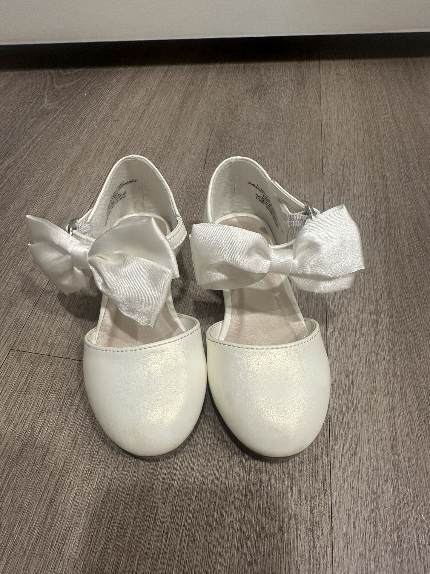 Gymboree White Dress Shoes with Bow Detail