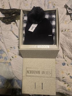 Steve Madden Winter Hat and Scarf