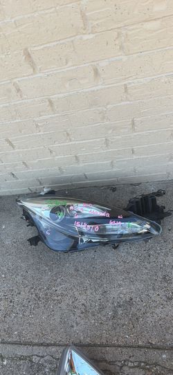 2011-13 Mazda 6 right headlight