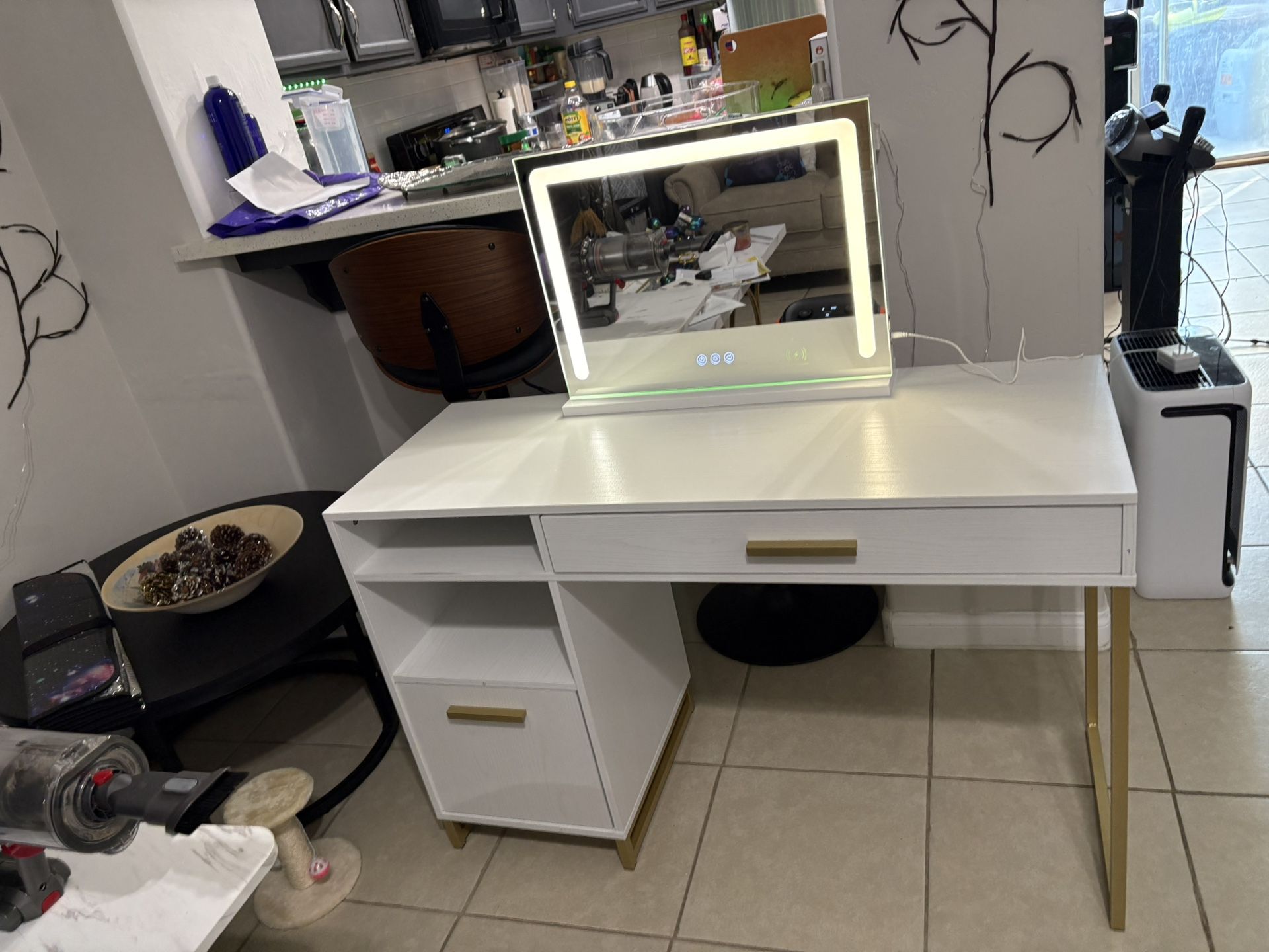 vanity desk with mirror and lights And Speaker And Wireless Charger