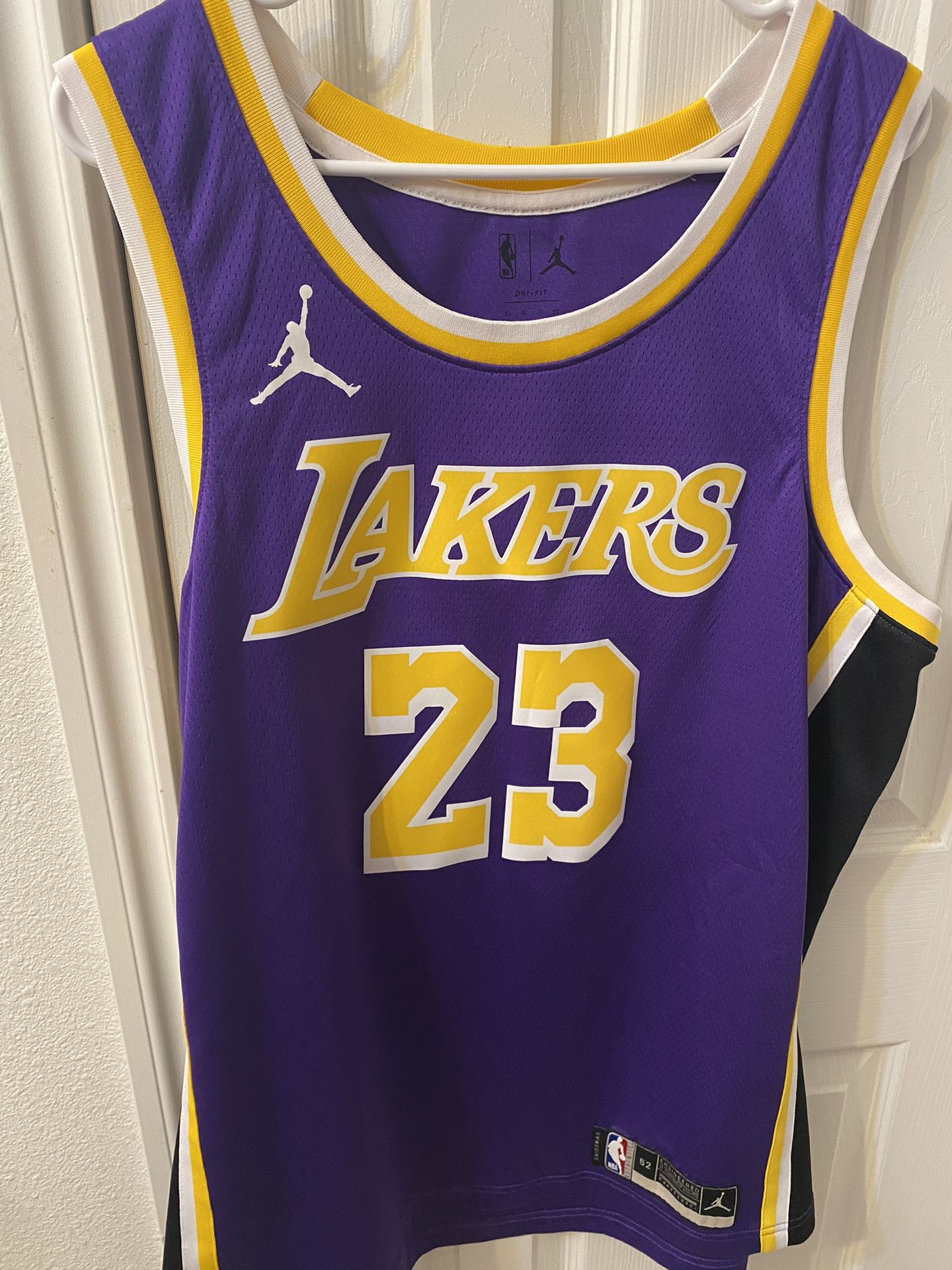 Brand New* Authentic Men's Los Angeles Lakers LeBron James Nike Black 2022  Select Series MVP Swingman Jersey SIZE: 2XL for Sale in Los Angeles, CA -  OfferUp