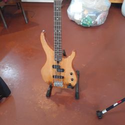 Yamaha bass  And Stand