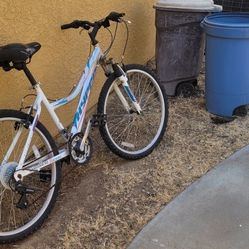 Schwinn Hyper Meadow Woman's Mountain Bike 