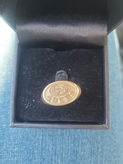 History 1996 team given 49ers ring for a fan