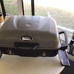 BLUE RHINO KEROSENE GRILL . EXCELLENT FOR CAMPING OR TAILGATING . NICE CLEAN READY USED 