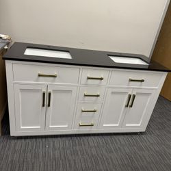 61” Bathroom Vanity In White 