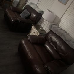 ⚡️Matching Electric Leather Recliners (1 Works, 1 Needs Repair) – Heavy & Comfy!