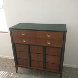 Wood Dresser/ Chest of Drawers