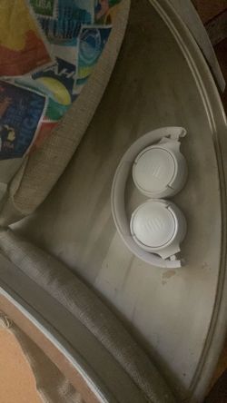 White jbl headphones