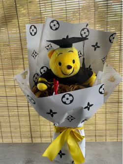 Winnie the pooh graduation bouquet 💐
