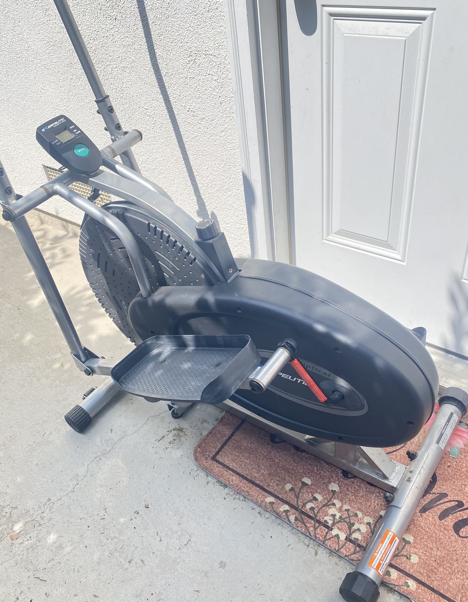 Nice Elliptical Excersise Machine!