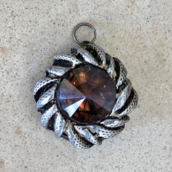 🟠 Pretty, antique-looking, silver tone pendant with amber orange center