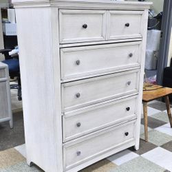 BRAND NEW 
Kingery 6 - Drawer Dresser,W000198246
