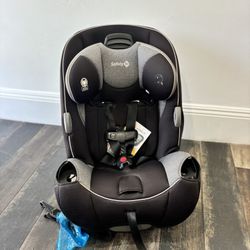 SAFETY FIRST GROW AND GO CONVERTIBLE CAR SEAT!!