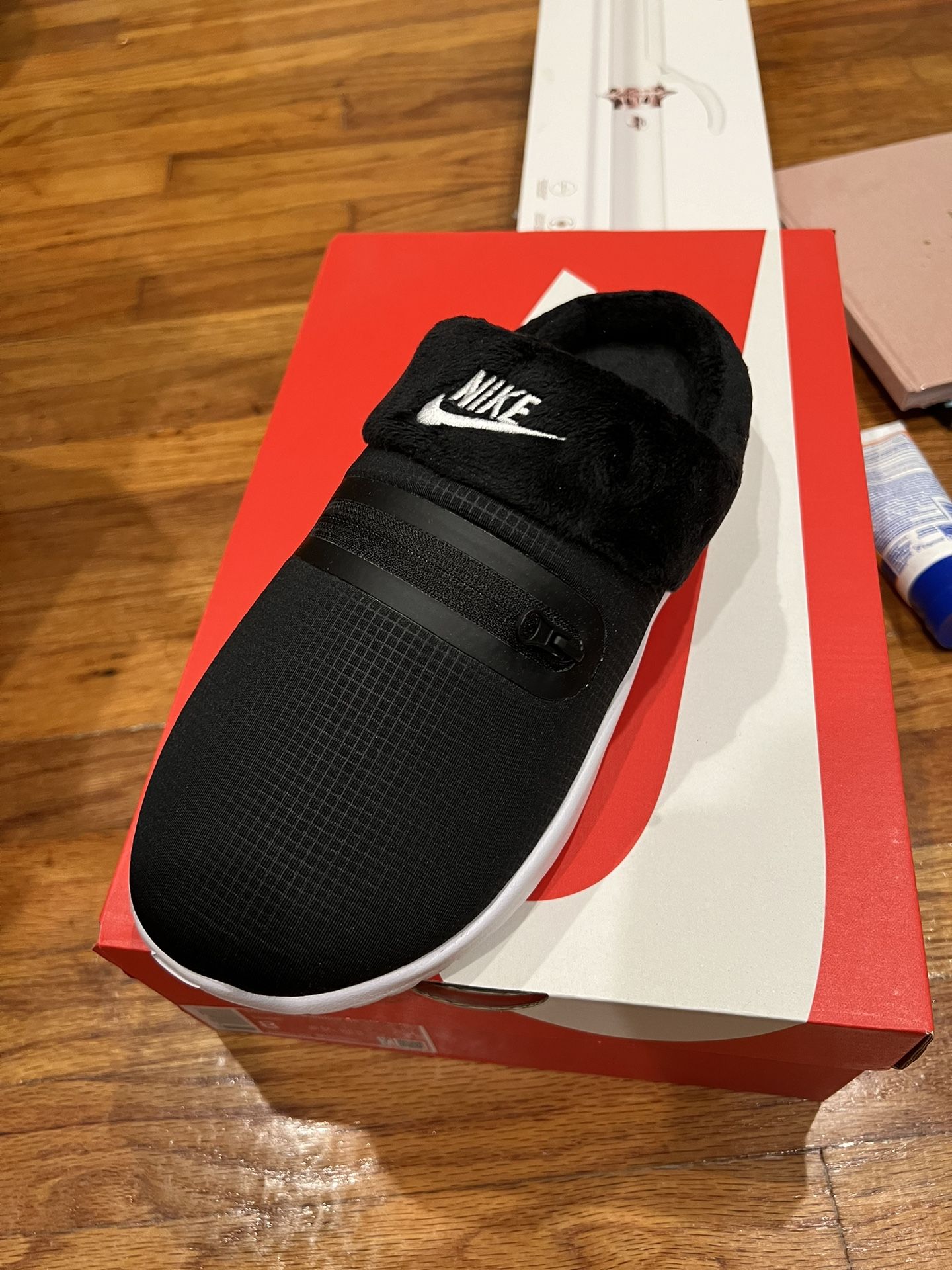 Nike Women’s Burrow Slippers