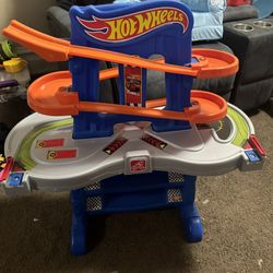 Step2 Hot Wheels Road raceway Car Table