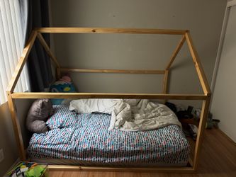 House floor bed