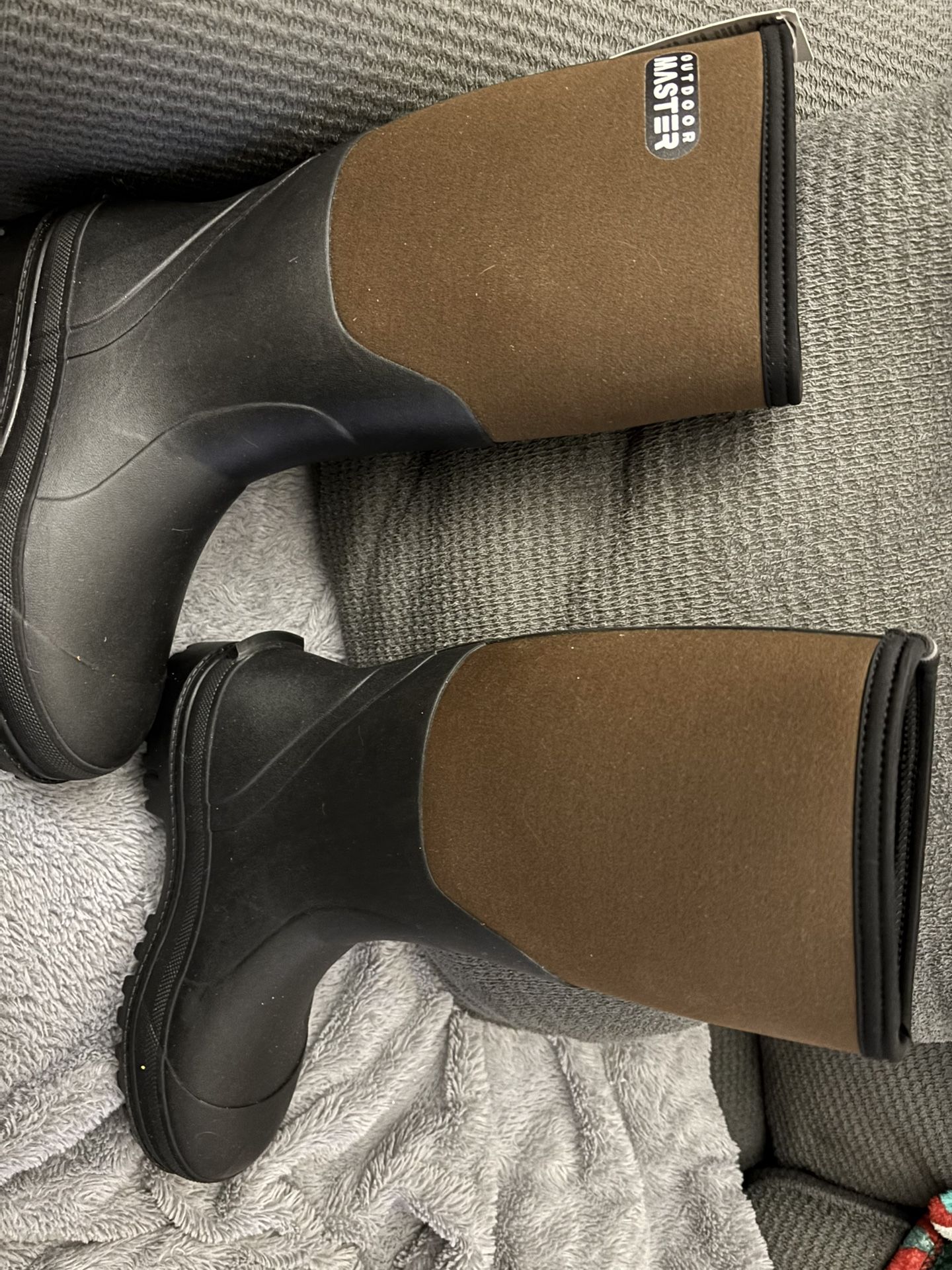 New with tags mens size 8 outdoor master boots