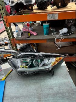 Honda HRV LEFT USED OEM HEADLIGHT (2019-2022)
