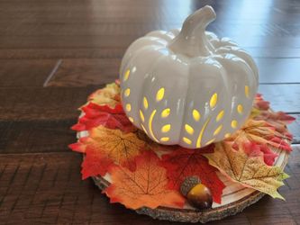 Light Up White Pumpkin/leaves Centerpiece