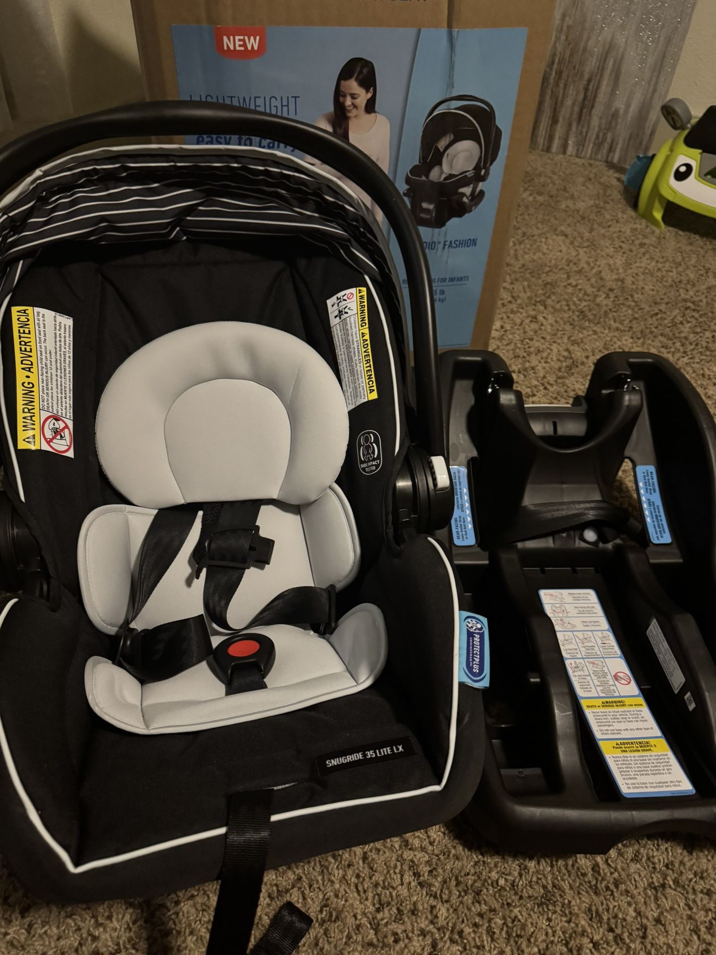 Brand new Graco SnugRide Lite LX Infant Car Seat, Rear Facing - Main Image