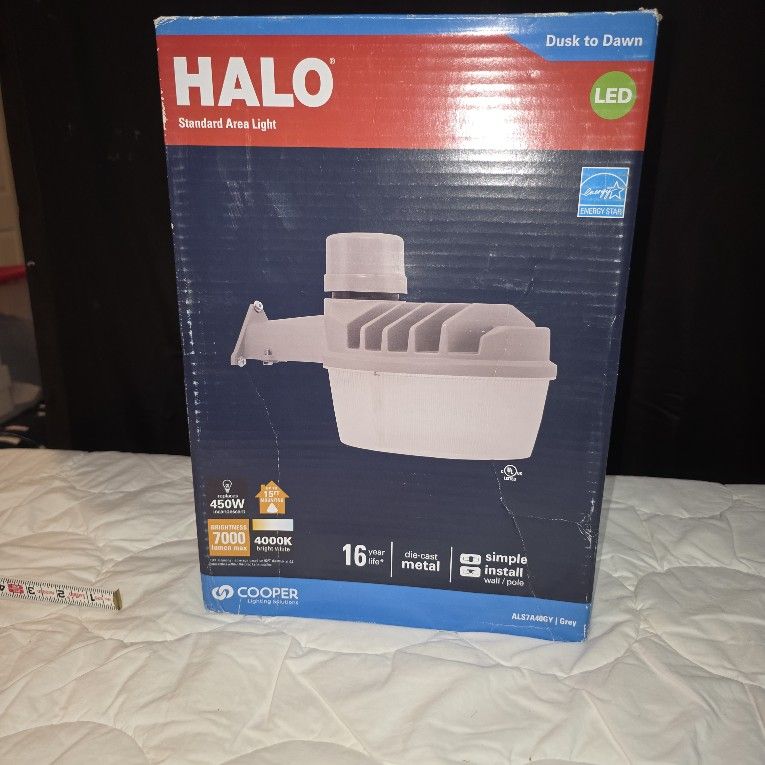 Halo LED Outdoor Security Light 450W 7000 Lumens Dusk-to-Dawn NEW Open Box