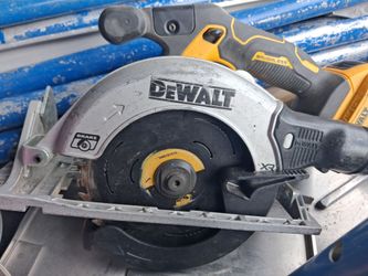 XR dewalt skill saw works perfect