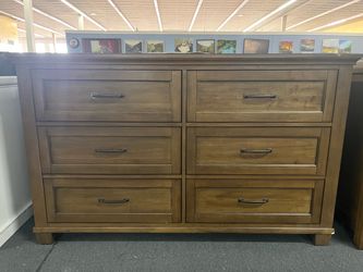 6-Drawer Wood Dresser in Walnut Finish，$380