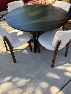 Rattan black dining round table with 4 chairs included