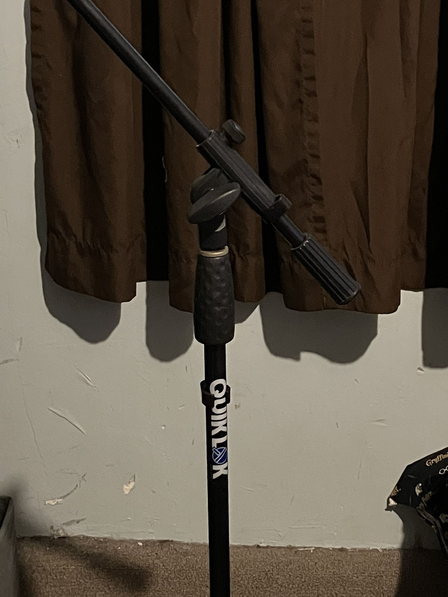 Quiklok Microphone Stand