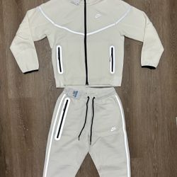REFLECTIVE NIKE TECH SET