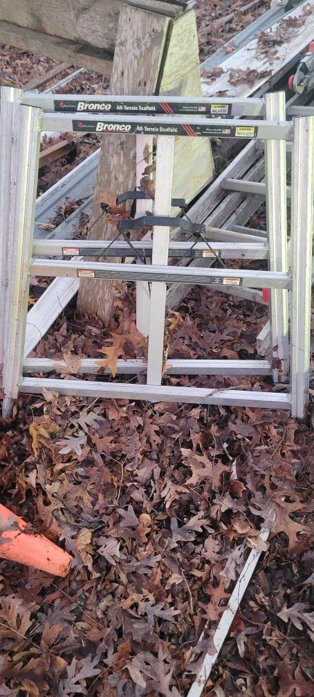 Bronco Adjustable Staging, Ladders