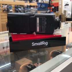 Universal KM 660 Electronic 1 Point Flash Pre Owned 