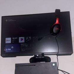 Xbox series X with controller and Samsung gaming monitor hyper X cloud, core gaming headset