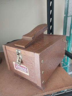 VINTAGE SHE SHINE WOOD2N BOX GOOD CONDITION INCLUDES SOME SHOE SHINE MATERIAL